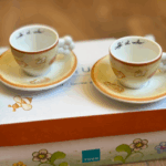 Set 2 Tazzine Caffè Con Piattino In Porcellana Thun